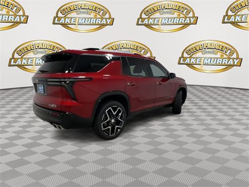 Used 2025 Chevrolet Traverse High Country image 3