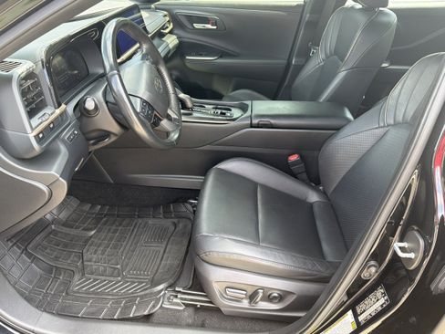 Certified 2023 Toyota Crown AWD/4WD image 17