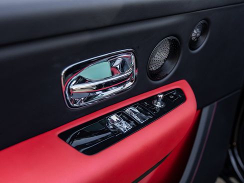 Used 2025 Rolls-Royce Cullinan image 21