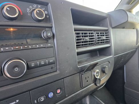 Used 2022 Chevrolet Express 3500 w/ Driver Convenience Package RWD image 12
