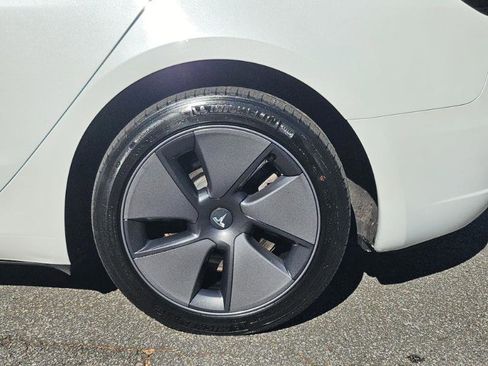 Used 2023 Tesla Model 3 Standard Range image 18