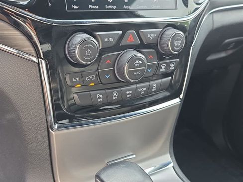 Used 2020 Jeep Grand Cherokee Limited w/ Premium Lighting Group AWD/4WD image 22