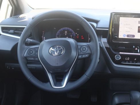 Used 2025 Toyota Corolla LE AWD/4WD image 12