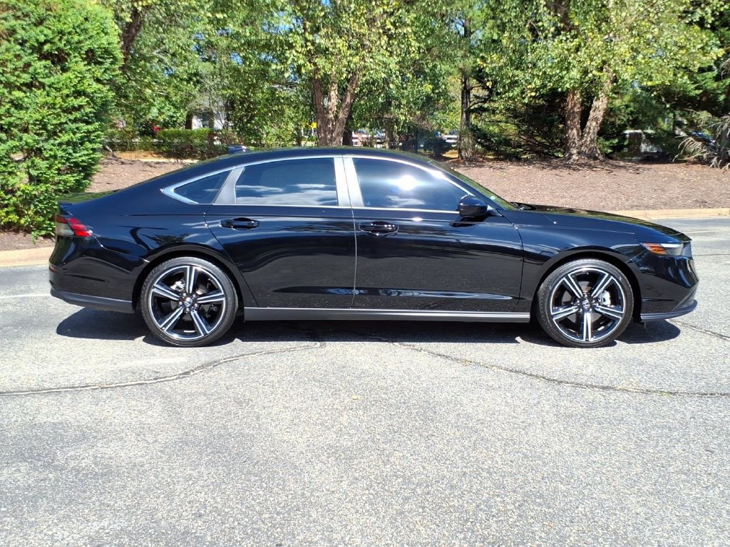 Used 2025 Honda Accord Sport image 3