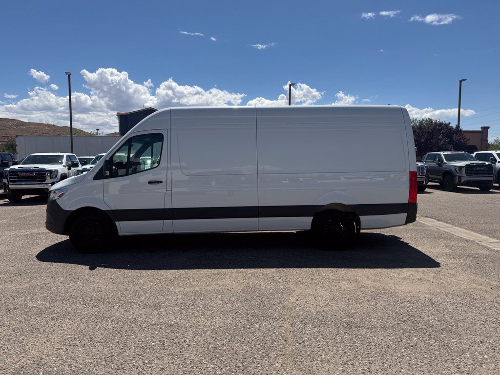 Used 2024 Mercedes-Benz Sprinter 2500 image 3
