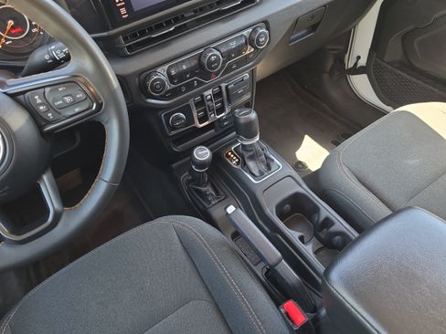 Used 2024 Jeep Gladiator Sport AWD/4WD image 28