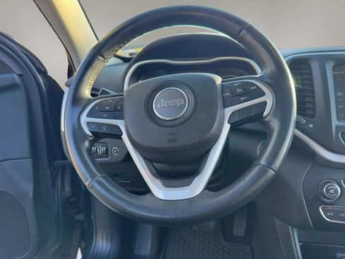 Used 2016 Jeep Cherokee Trailhawk w/ Comfort/Convenience Group AWD/4WD image 16