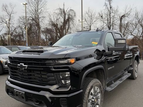 Used 2025 Chevrolet Silverado 2500 Custom w/ Custom Value Package image 6