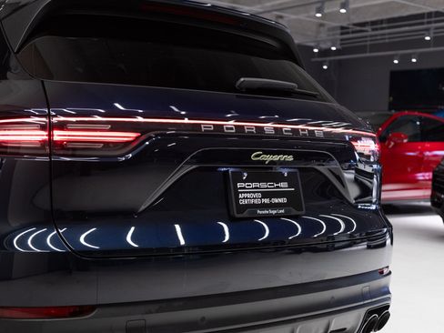 Certified 2023 Porsche Cayenne AWD/4WD image 31