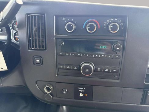Used 2017 GMC Savana 2500 RWD image 23