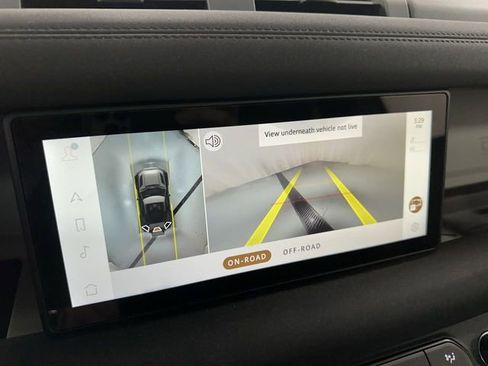 Used 2023 Land Rover Defender 90 SE image 13