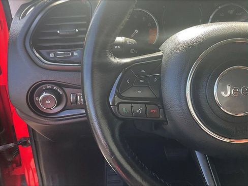Used 2018 Jeep Renegade Altitude w/ Popular Equipment Group FWD image 11