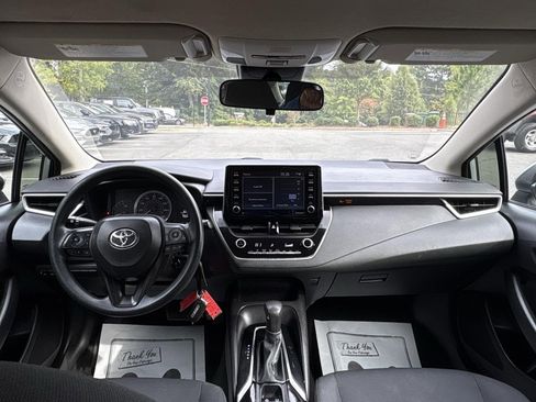 Used 2021 Toyota Corolla LE image 23