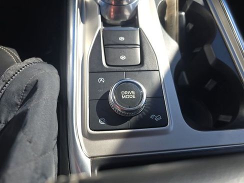 Used 2021 Ford Explorer XLT w/ Equipment Group 202A image 23