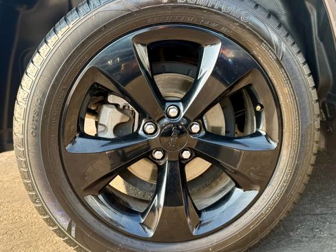 Used 2017 Jeep Cherokee Sport image 6