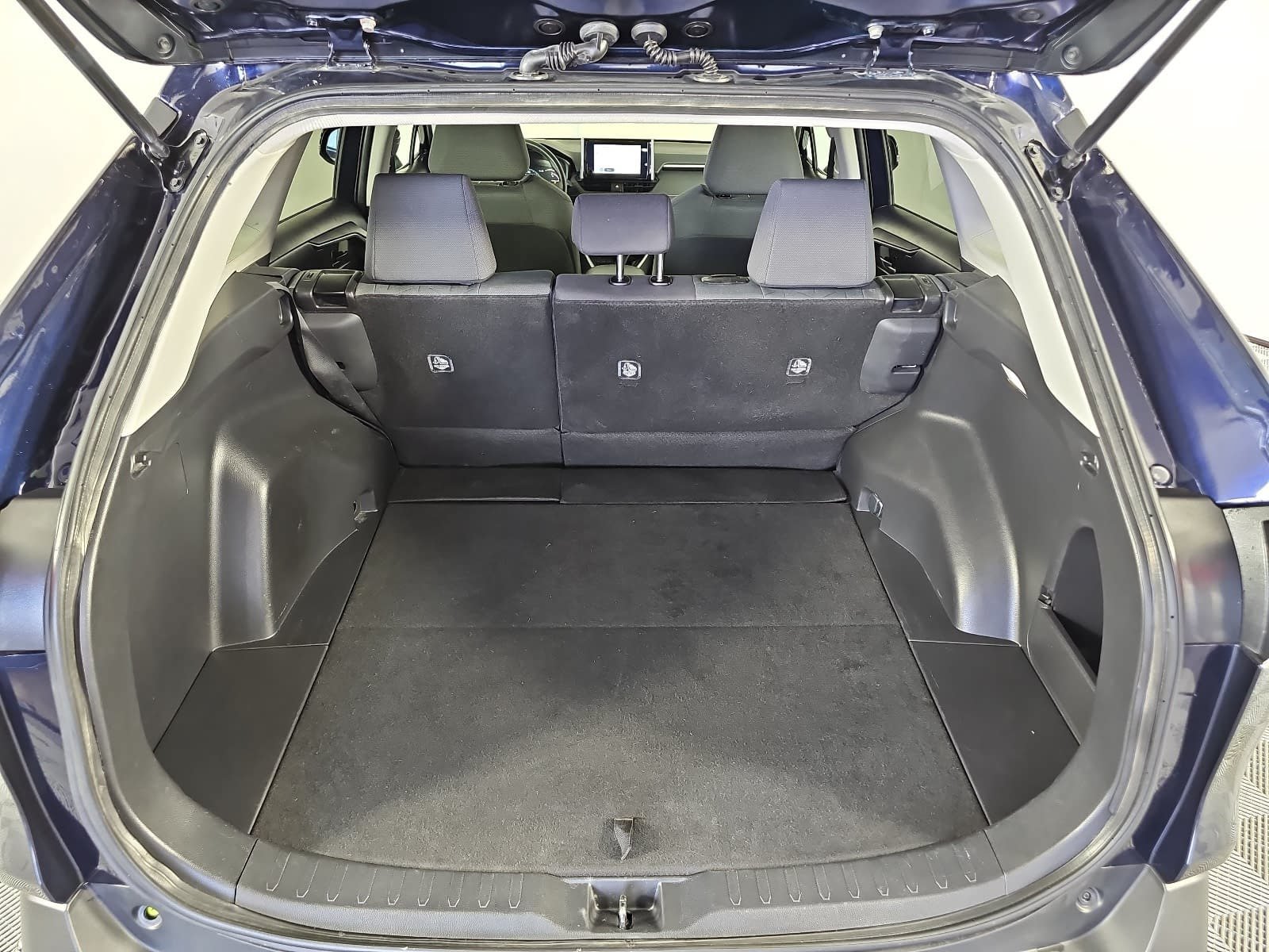 Used 2025 Toyota RAV4 XLE AWD/4WD image 11