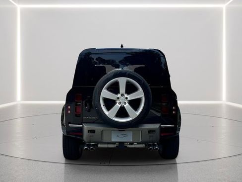 New 2025 Land Rover Defender 110 X-Dynamic SE image 4