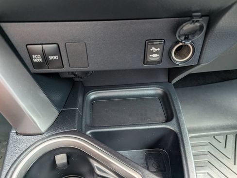 Used 2017 Toyota RAV4 LE FWD image 12