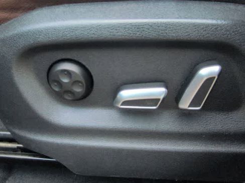 Used 2017 Audi Q5 2.0T Premium Plus w/ Technology Package image 18