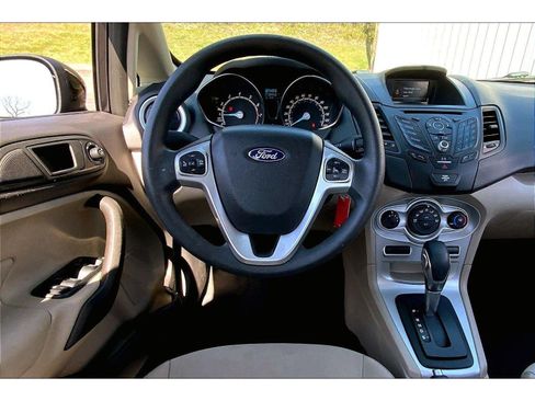 Used 2019 Ford Fiesta SE FWD image 5