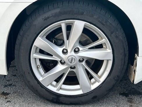 Used 2015 Nissan Altima 2.5 SV FWD image 14