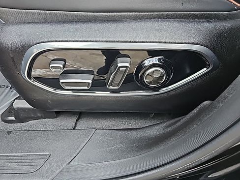 Used 2024 Jeep Wagoneer Launch Edition image 30