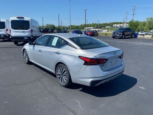 Used 2024 Nissan Altima 2.5 SV FWD image 3