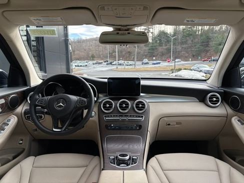Used 2019 Mercedes-Benz GLC 300 4MATIC image 25