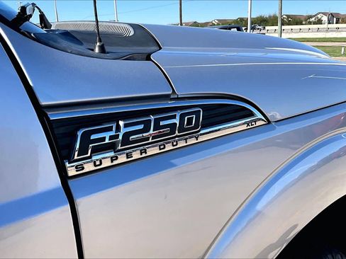 Used 2015 Ford F250 XLT w/ XLT Interior Package image 8