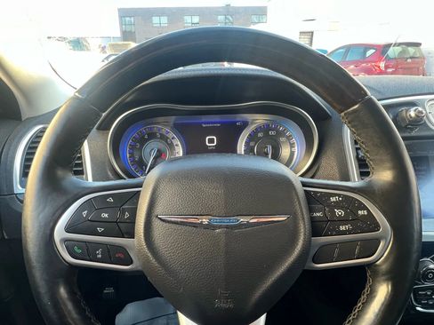 Used 2017 Chrysler 300 C image 10