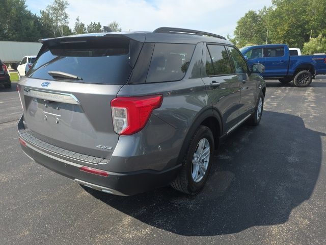 Used 2022 Ford Explorer XLT AWD/4WD image 3