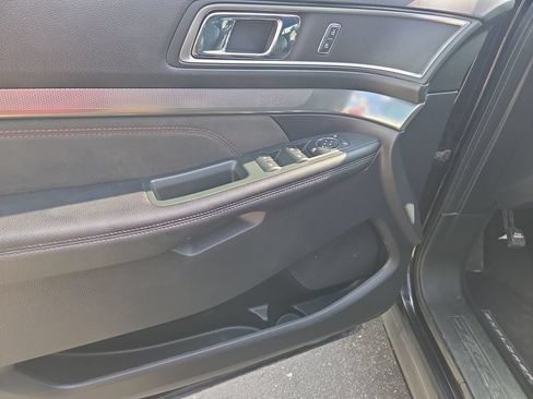 Used 2019 Ford Explorer XLT w/ XLT Sport Appearance Package AWD/4WD image 27