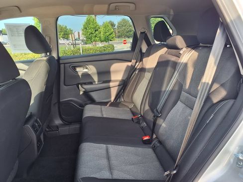 Used 2025 Nissan Rogue SV AWD/4WD image 18