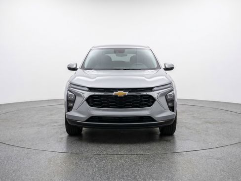 Used 2025 Chevrolet Trax LT w/ LT Convenience Package FWD image 2