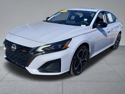 Used 2024 Nissan Altima 2.5 SR w/ SR Premium Package image 2