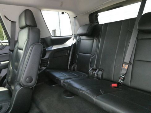 Used 2018 Chevrolet Tahoe LT w/ Luxury Package RWD image 32