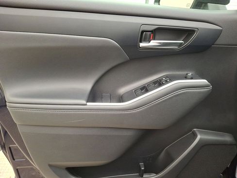 Used 2023 Toyota Highlander XLE image 10