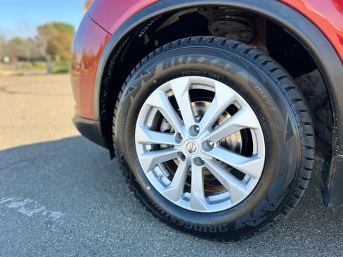 Used 2015 Nissan Rogue SV AWD/4WD image 24