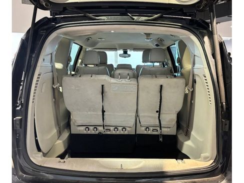 Used 2017 Chrysler Pacifica Touring-L w/ Tire & Wheel Group image 10