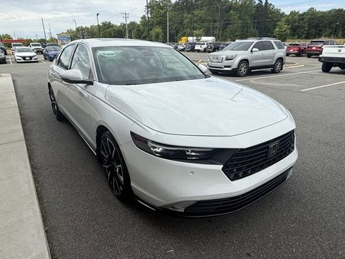 Used 2023 Honda Accord Touring image 8