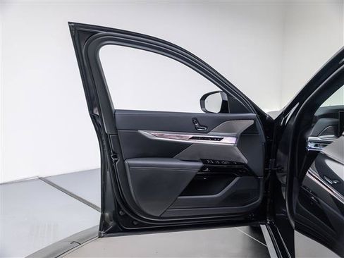 Used 2026 BMW i7 eDrive50 w/ M Sport Package RWD image 21