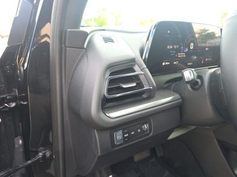 Used 2026 Chevrolet Traverse LT AWD/4WD image 16