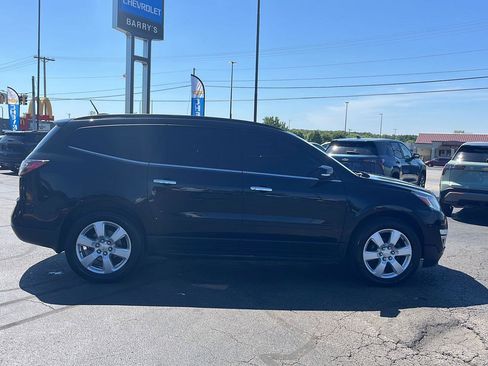 Used 2017 Chevrolet Traverse LT w/ Style and Technology Package FWD image 6