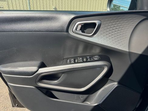 Used 2025 Kia Soul LX w/ LX Technology Package image 18