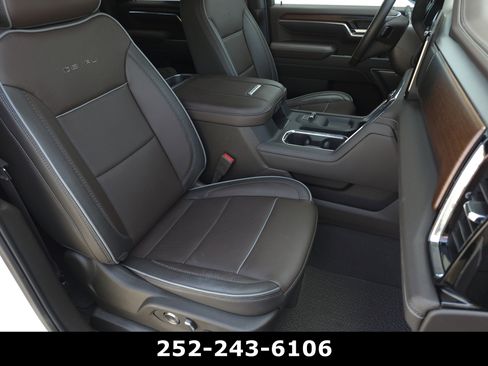 Used 2025 GMC Sierra 2500 Denali w/ Denali Reserve Package AWD/4WD image 39