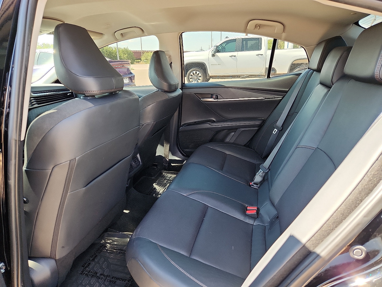 Used 2025 Toyota Camry XLE FWD image 8