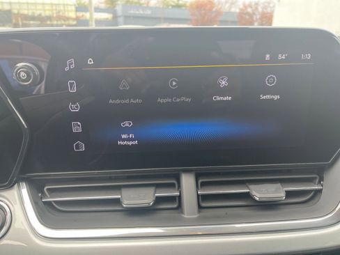 Used 2025 Chevrolet Trax LT image 21