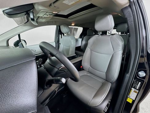 Certified 2025 Toyota Sienna XLE image 12