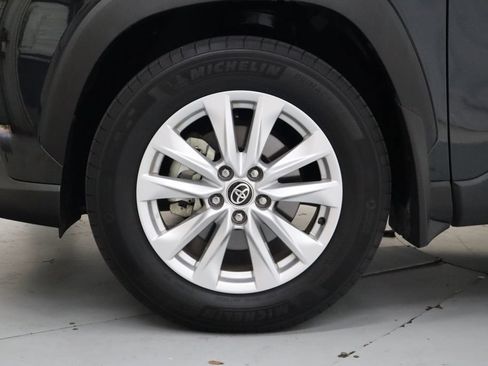 Used 2024 Toyota Corolla Cross LE FWD image 9