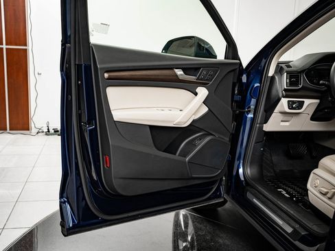 Certified 2025 Audi Q5 2.0T Premium w/ Convenience Plus Package image 27